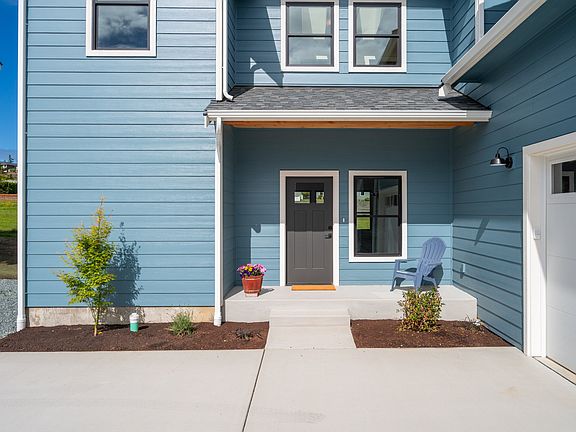 2nd image of 2914 K Ave