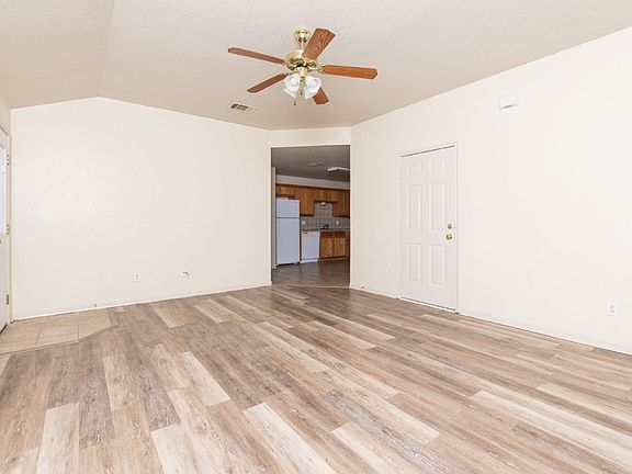 3rd image of 4102 Primrose Dr Unit A