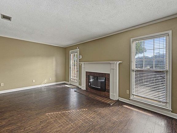 5th image of 2504 Elton St