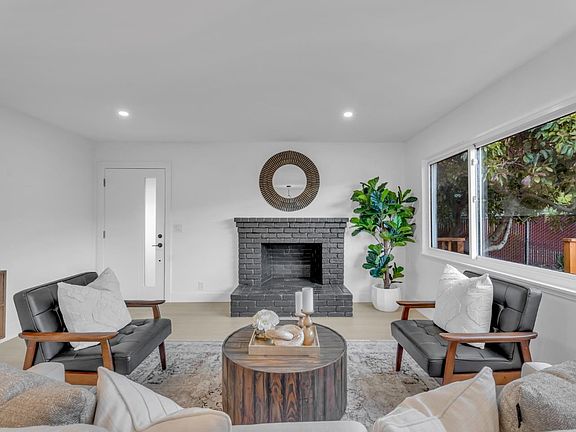 5th image of 1546 Terra Nova Blvd
