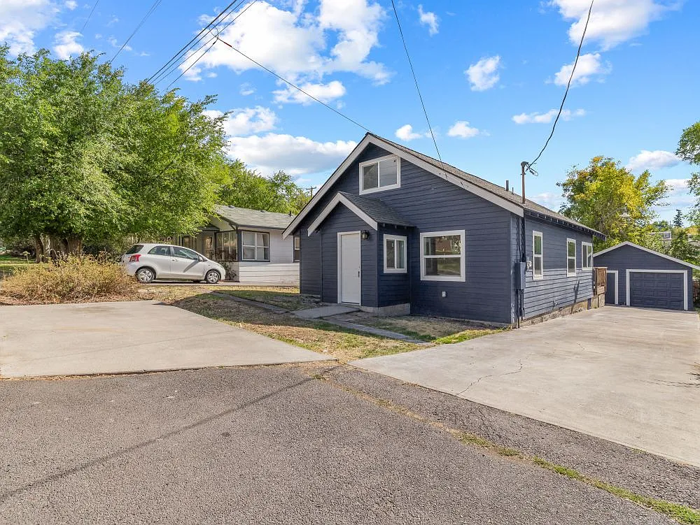 5 bed, 1.5 bath, 1415 sqft, $2,200 — Photo 3