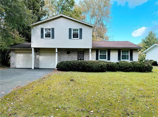 6 Elmford Rd, Rochester, NY 14606