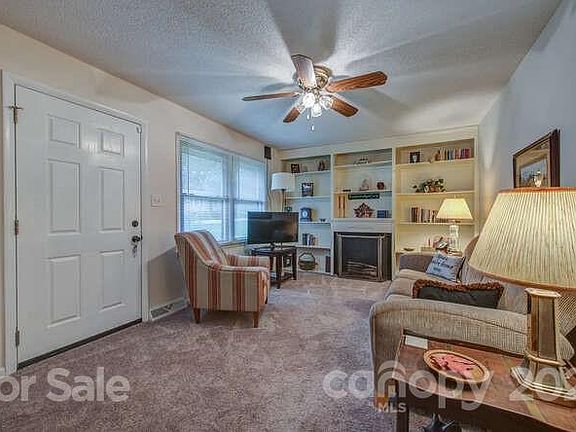 5th image of 209 W Nims Ave