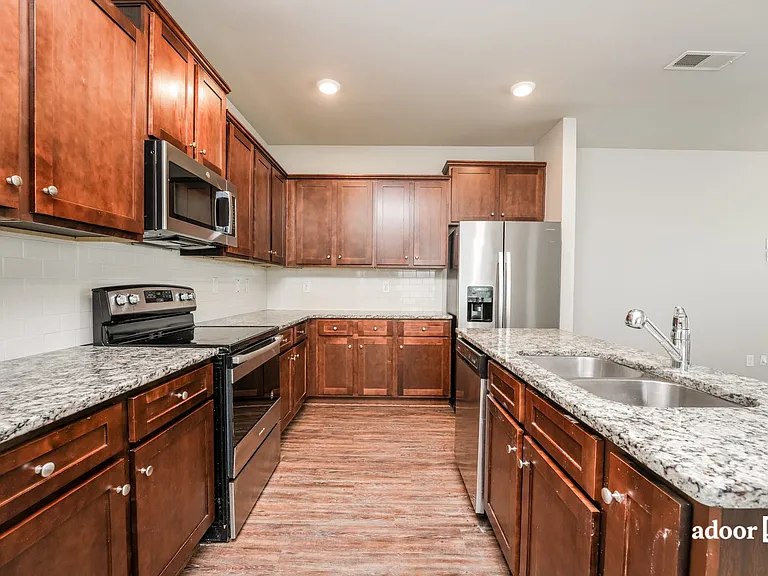 1327 Bass Ln — Photo 2