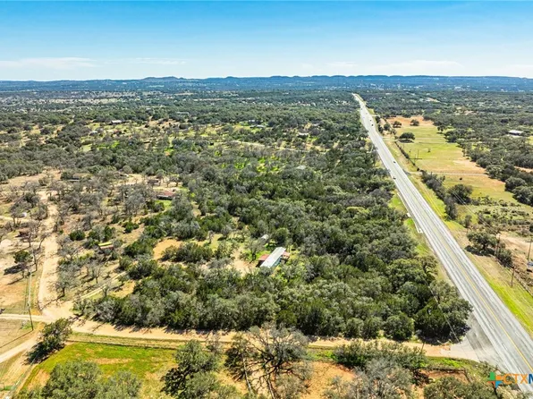 104 Ridge Dr, Johnson City, TX 78636