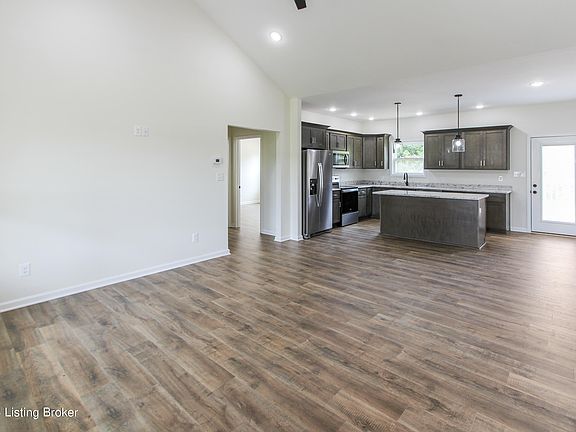 4th image of 1084 Johns Way