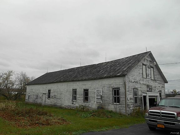 Huge barn with garage door Bango 023