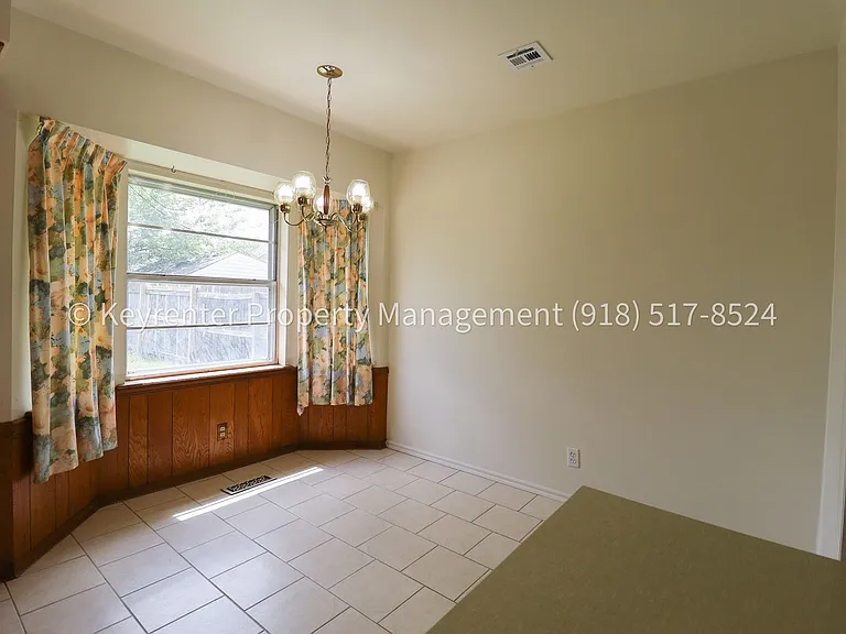 6828 E 47th St S — Photo 23