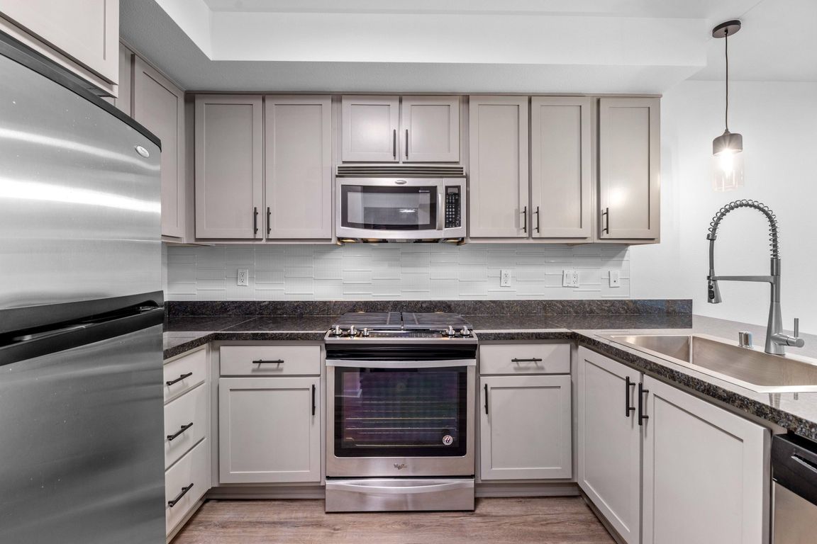 Modern Kitchen at 128 on State Apartments in Kirkland, WA 98033