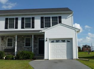112 E Broad St, New Holland, PA 17557