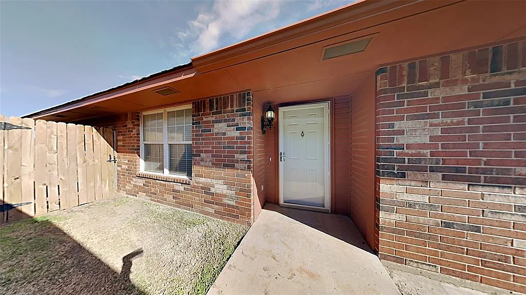 3 bed, 1364 sqft, $1,595 — Photo 2