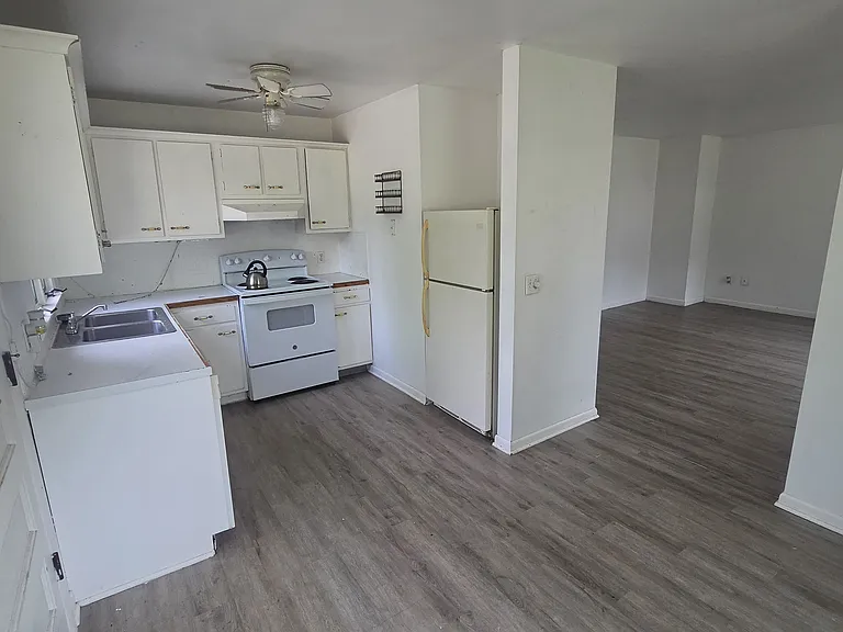 2 Birchwood Dr #10 — Photo 5