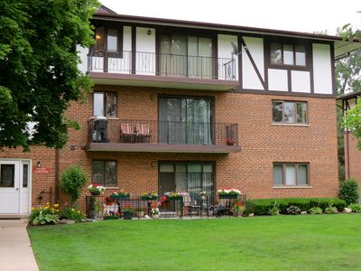 10985 S 84th Ave APT 2B, Palos Hills, IL, 60465