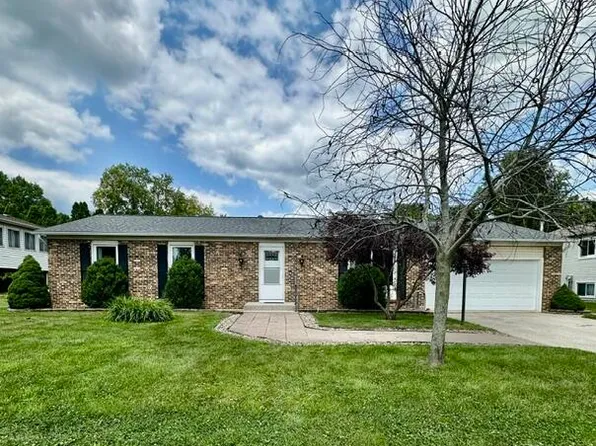 610 Fox Point Dr, Chesterton, IN 46304