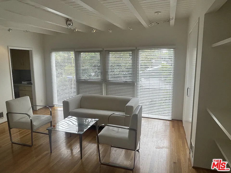 Studio, 625 sqft, $2,750 — Photo 2