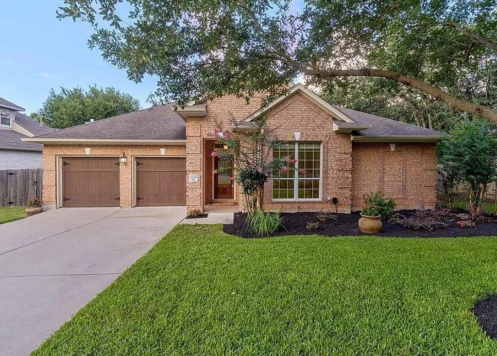4 bed, 2.5 bath, 3109 sqft, $3,999 — Photo 1
