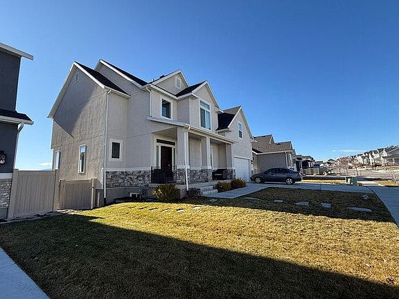 3rd image of 609 W Summit View Way