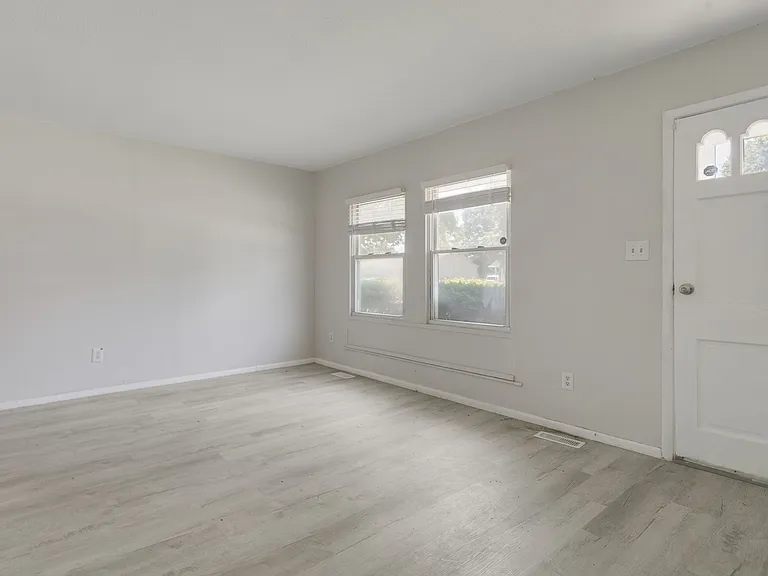 1333 Southlea Dr — Photo 9