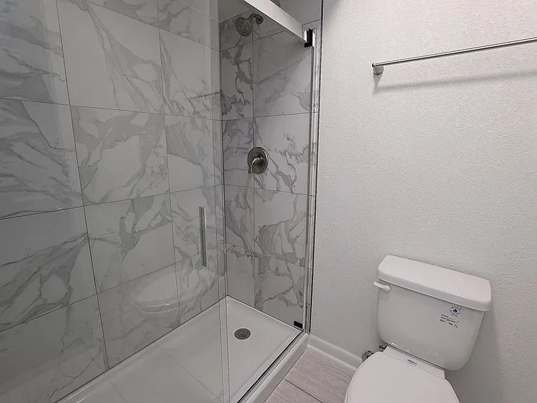 Windsor Apartments — Photo 11