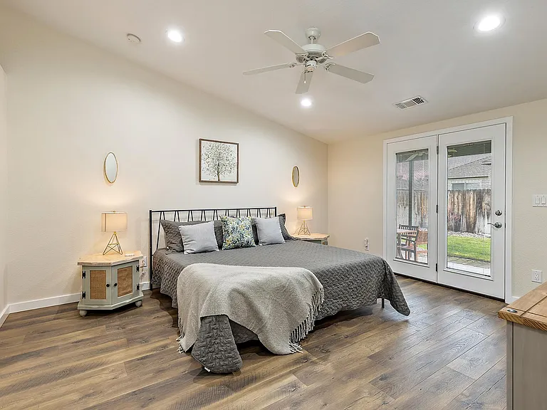 2327 Jeremy St — Photo 29