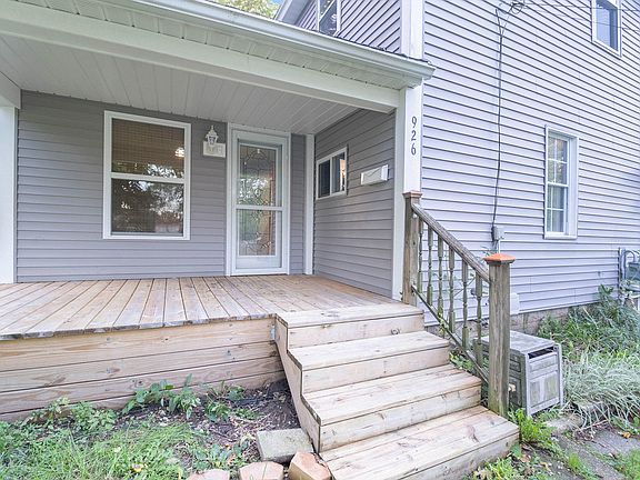 3rd image of 926 S Montgomery St