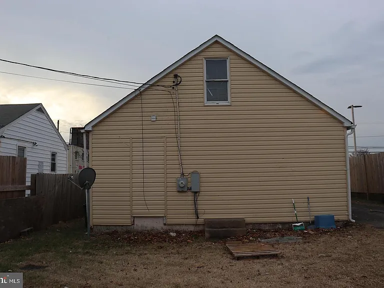 410 Winters Ln — Photo 11