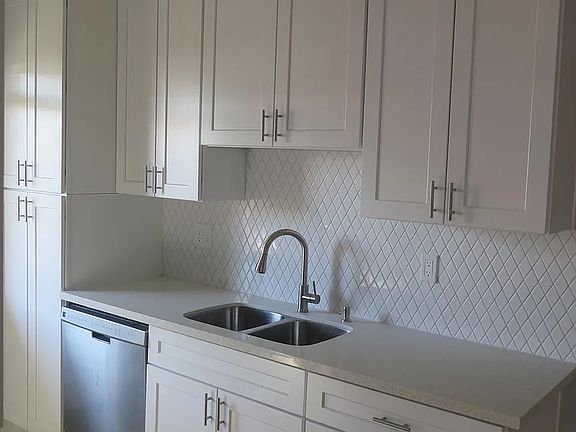 2nd image of 8800 Cedros Ave #22X