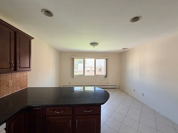 5th image of 843 Pleasantview Ter Floor 2