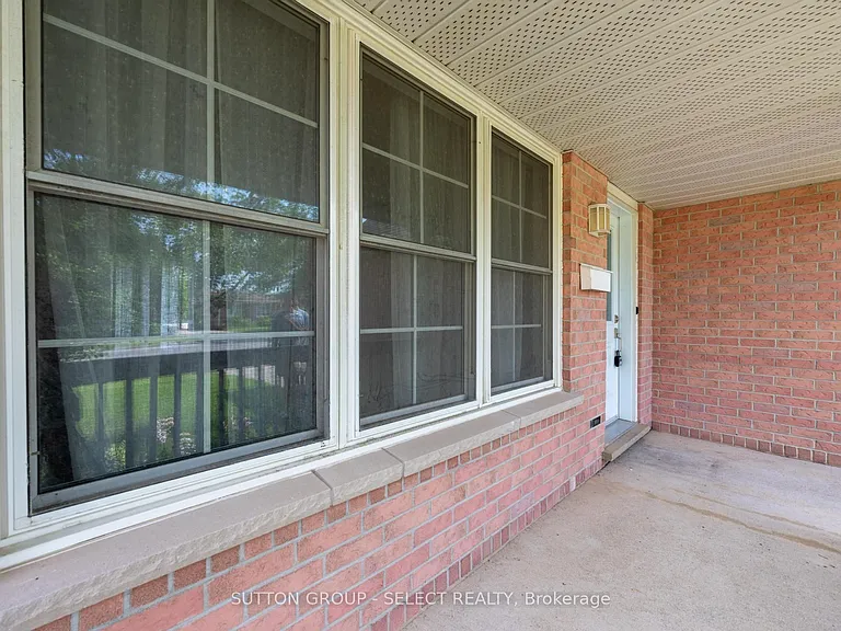 1144 Aldersbrook Rd — Photo 4