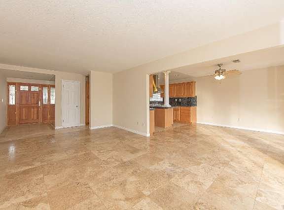 3rd image of 30510 Sandtrap Dr