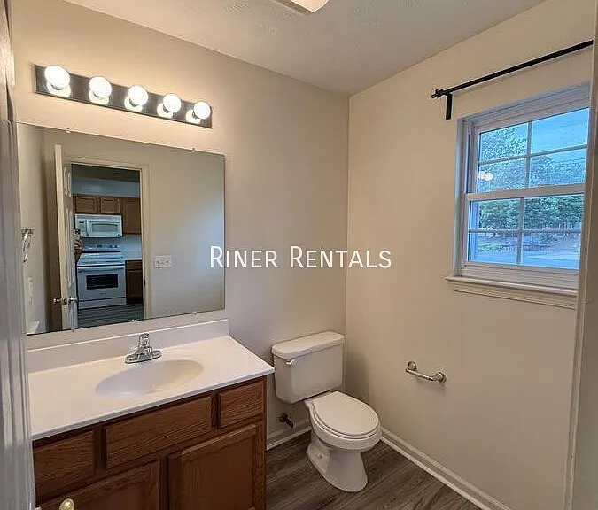 2412 Millwood Loop — Photo 2