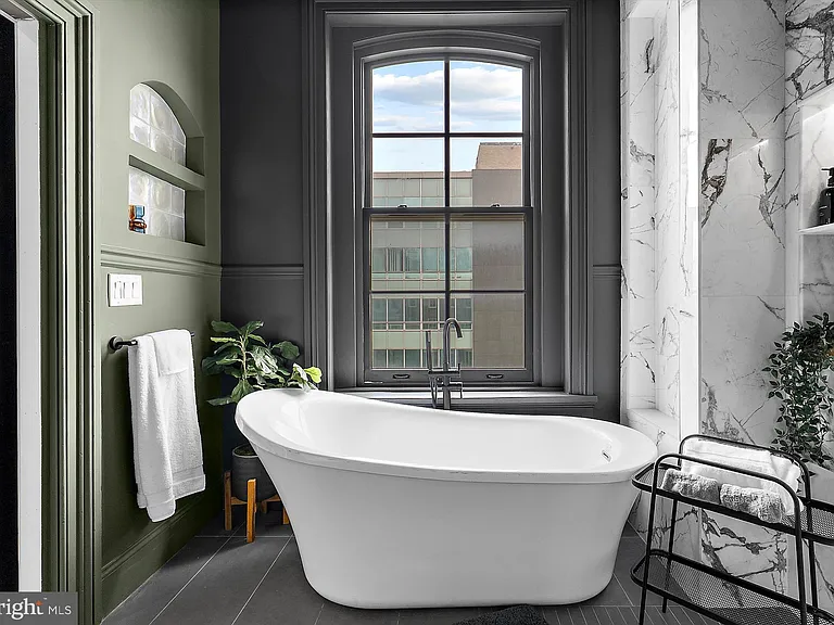 2220 N Charles St #6 — Photo 1