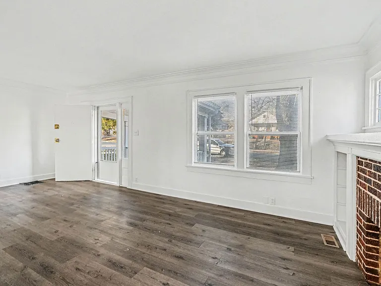 2421 E 67th Ter — Photo 2