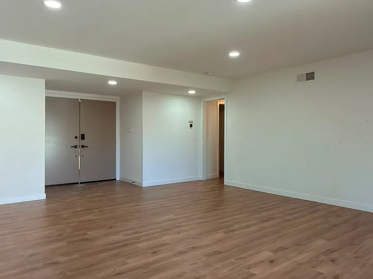 1811 Iris Way — Photo 2