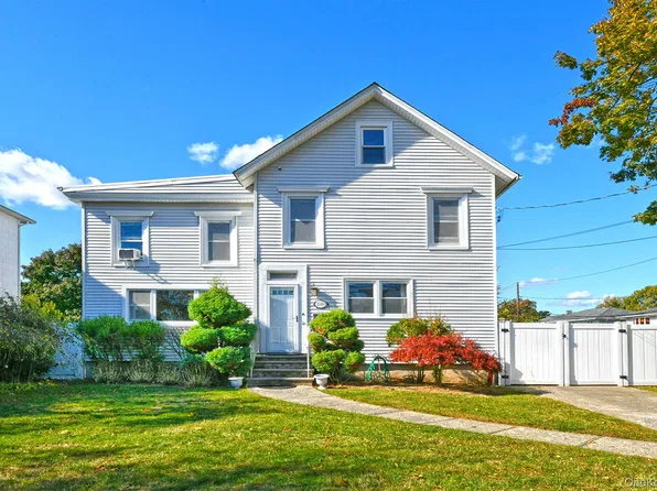 2086 Washington Avenue, Seaford, NY 11783