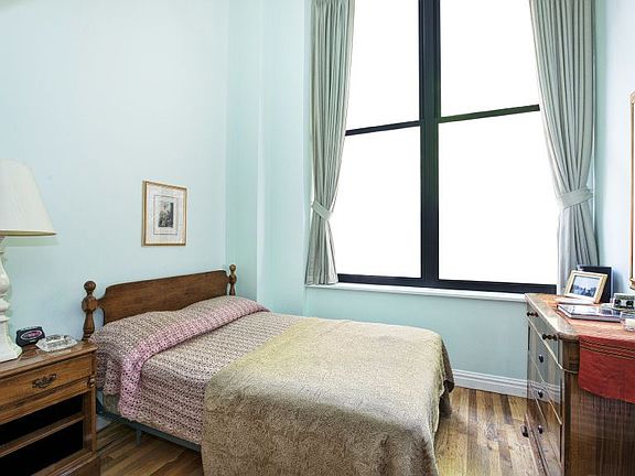 3rd image of 421 Hudson St APT 220