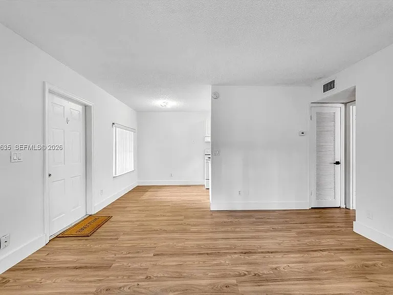 1405 Miami Rd #7 — Photo 16
