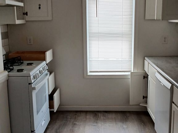 4th image of 641 Park Ave APT 6