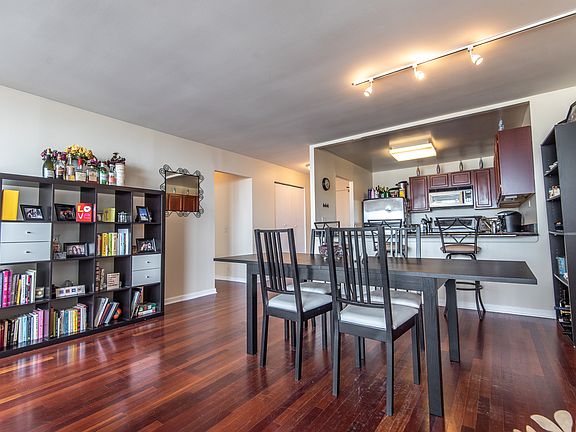 3rd image of 525 W Hawthorne Pl APT 2704