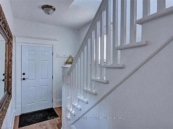 4th image of 67 Hyla St