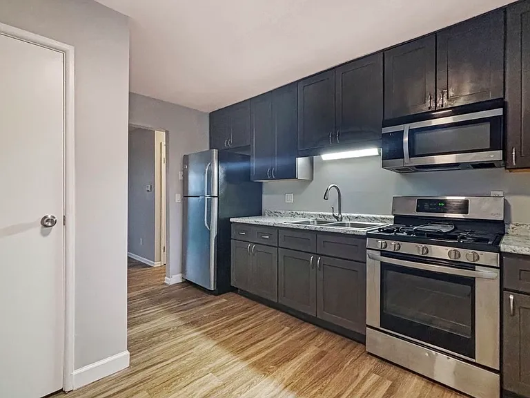 2022 Porter St SW #10 — Photo 6