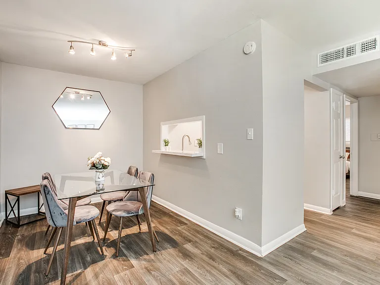 Bellaire Oaks Apartments — Photo 13