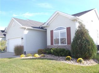 985 Grey Wolf Ct, Hiawatha, IA 52233
