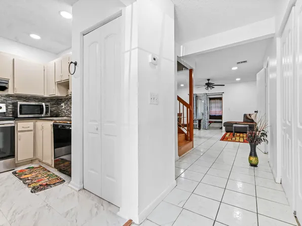 7904 SW 8th Street, North Lauderdale, FL 33068