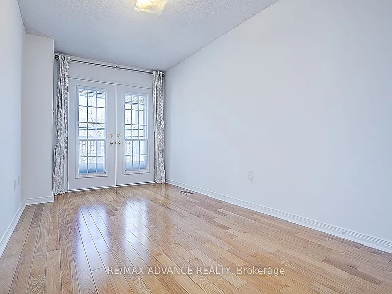 137 Laramie Cres — Photo 29