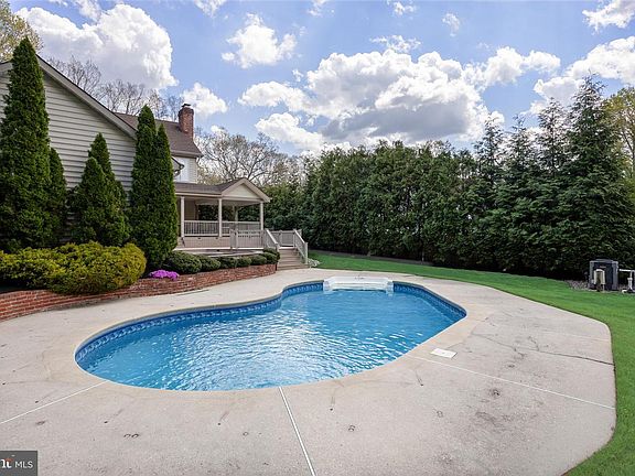 2nd image of 54 Meetinghouse Ct