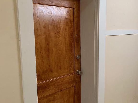 3rd image of 1209 N Oregon St #8