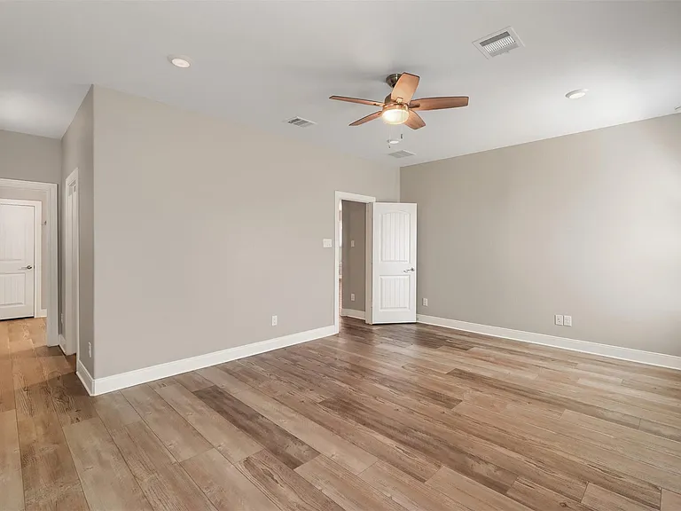 199 Kennicott Dr — Photo 10