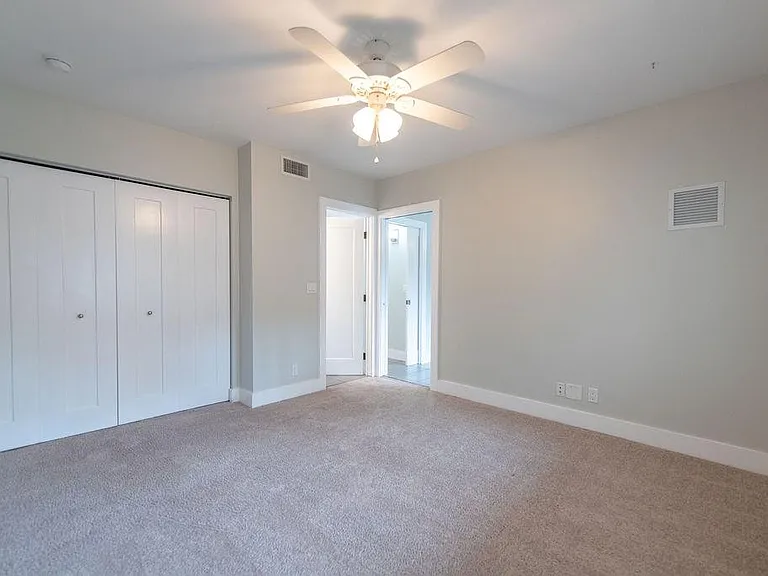64 Isle Of Venice Dr — Photo 12