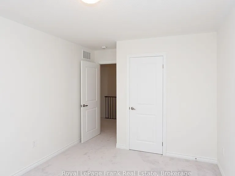 5 Hennessey Cres — Photo 28